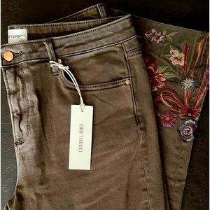 Driftwood NWT Collette Bows and Roses Jeans